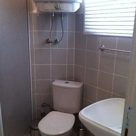 Box Apartment *
