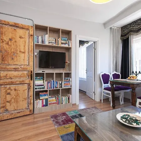 Box Apartment *